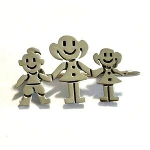 Sterling silver mom and kids / family brooch/ pin… small… Vintage